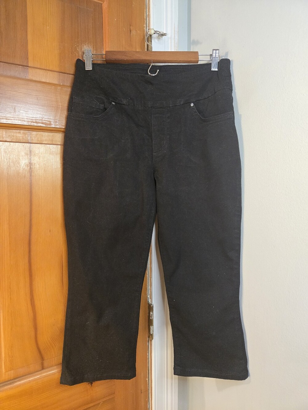 Lee Slim Fit Sculpting Mid-rise Pull On Capri Pants